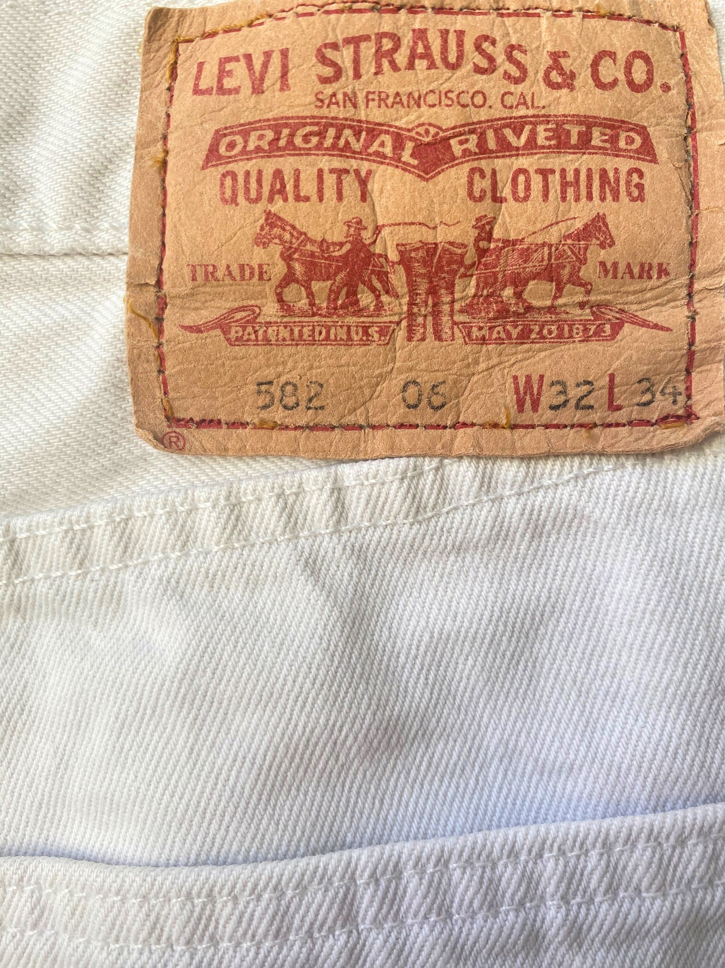 גינס Levi’s 582 Vintage בצבע לבן
