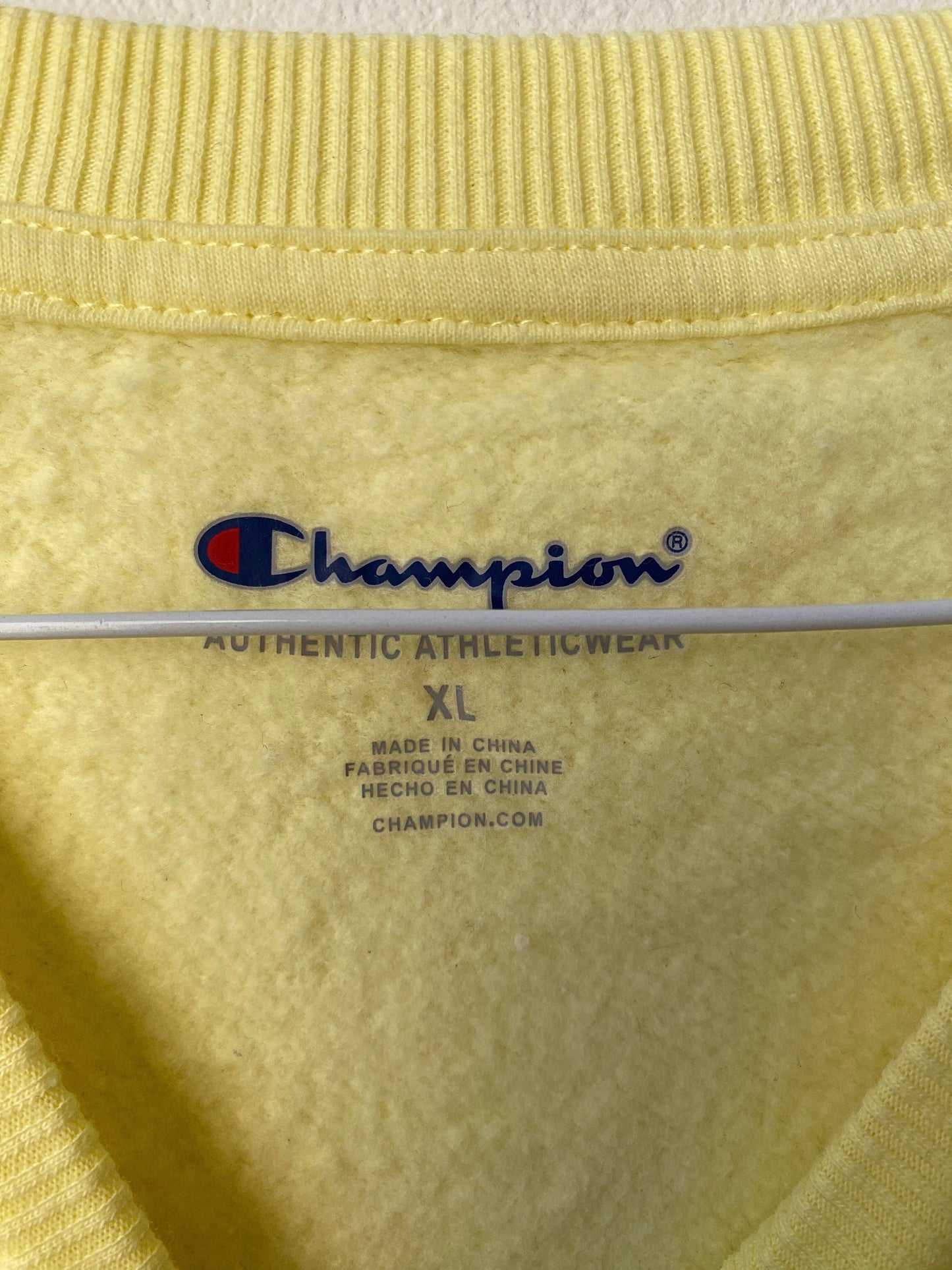 סווטצרט CHAMPION צהובה עם כיתוב אדום מידה- XL