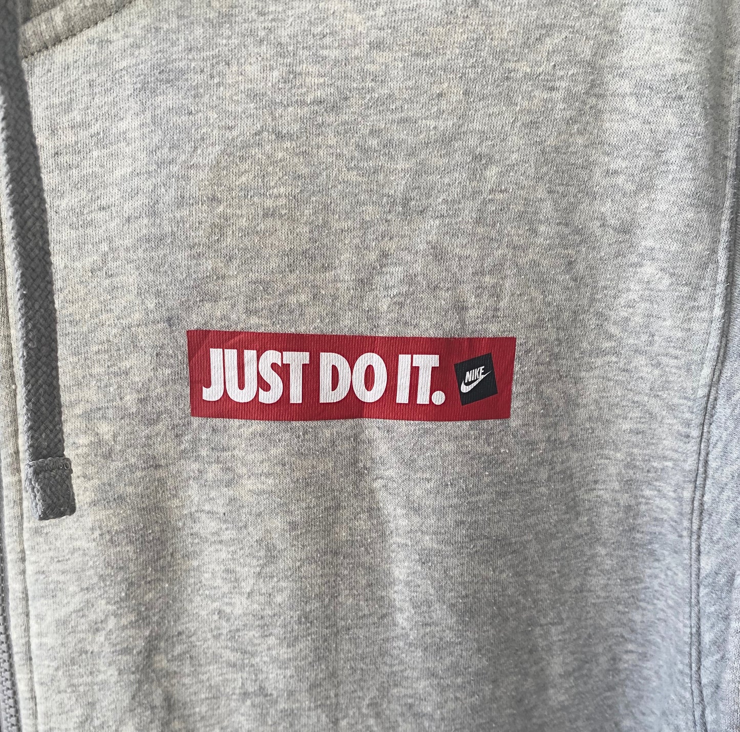 סווטצרט NIKE JUST DO IT אפור לוגו באדום מידה- XL