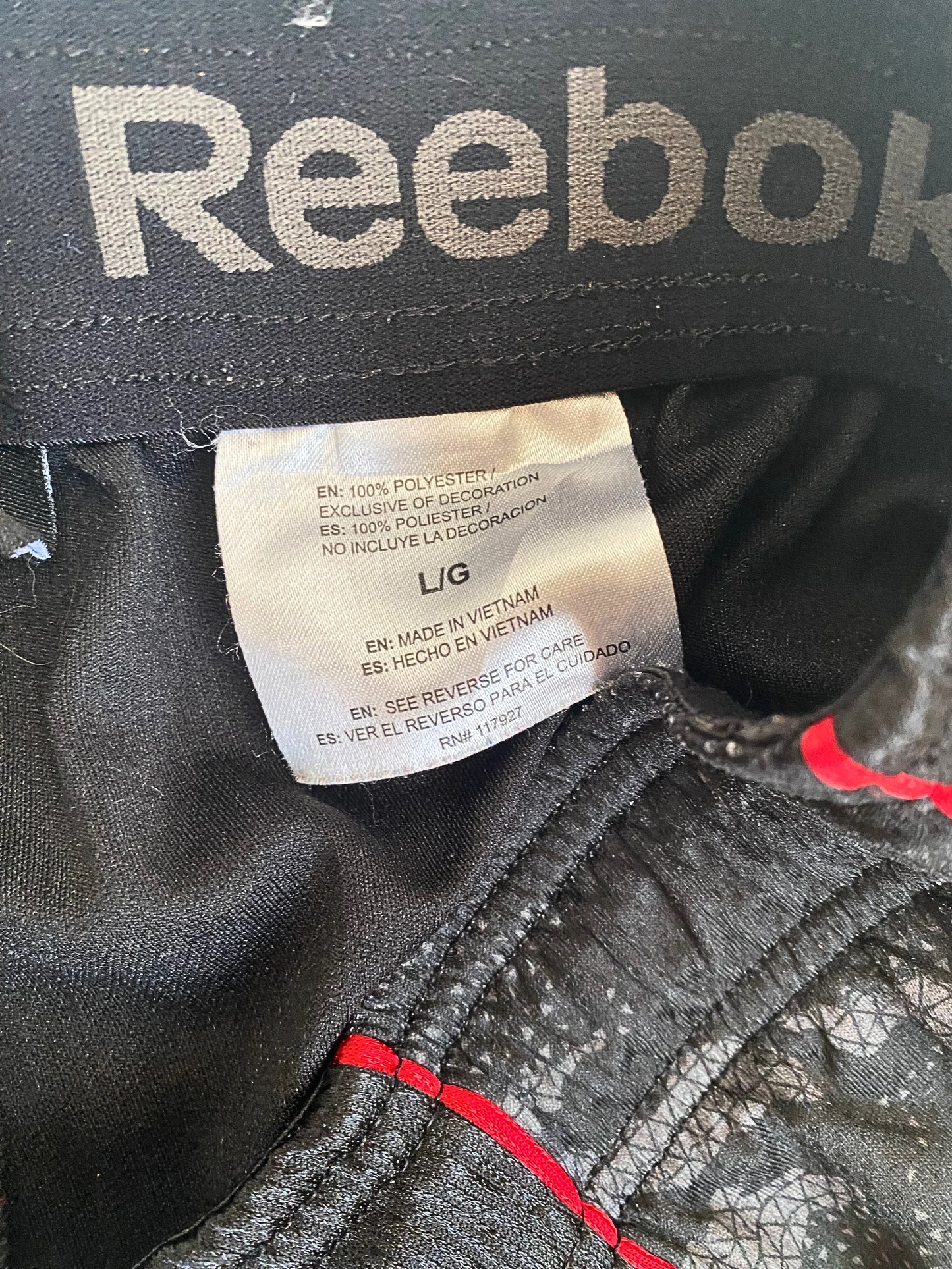 מכנס קצר REEBOK בצבע שחור לוגו באדום מידה- L