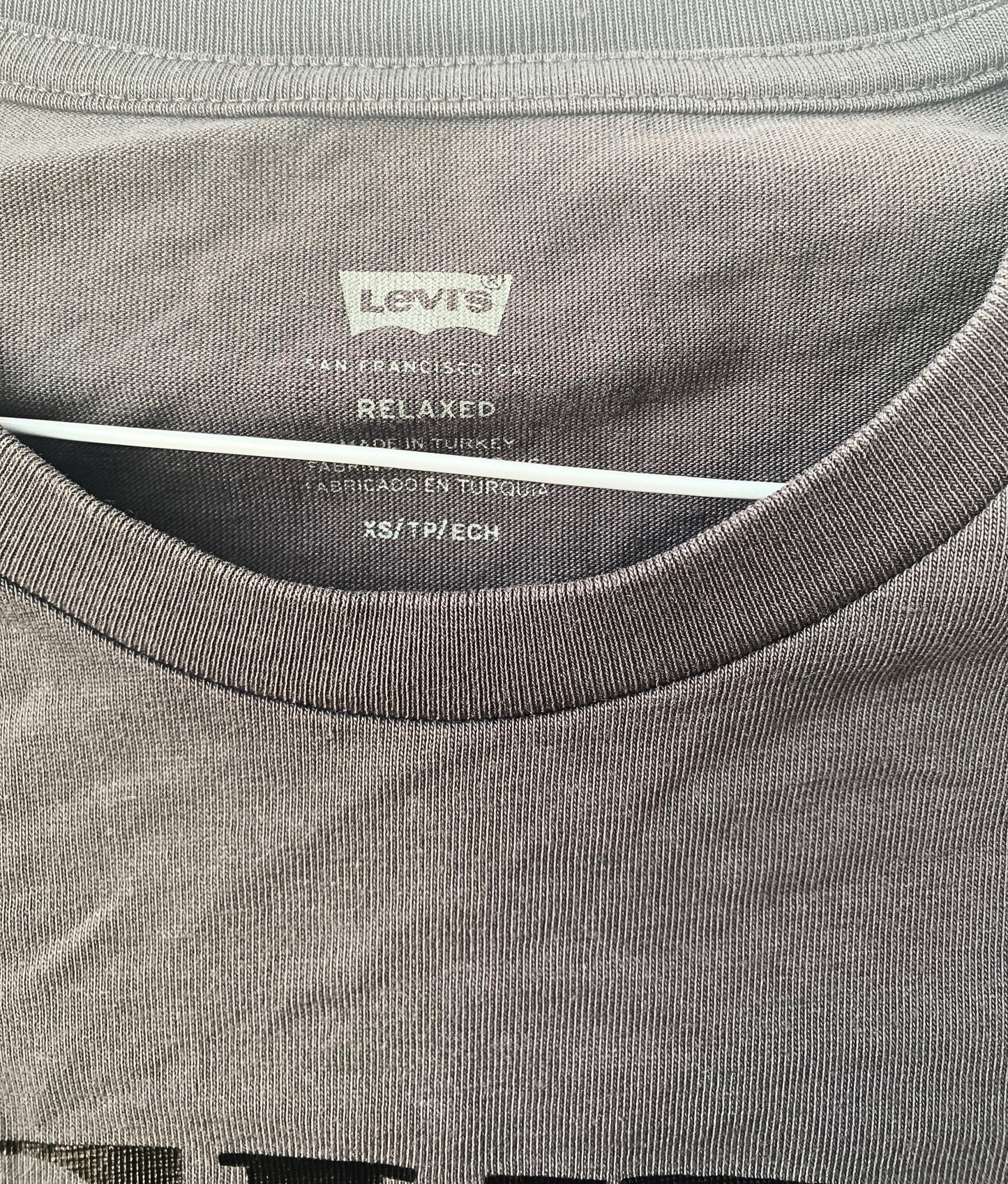 חולצה קצרה LEVI'S אפורה לוגו בשחור מידה- XS