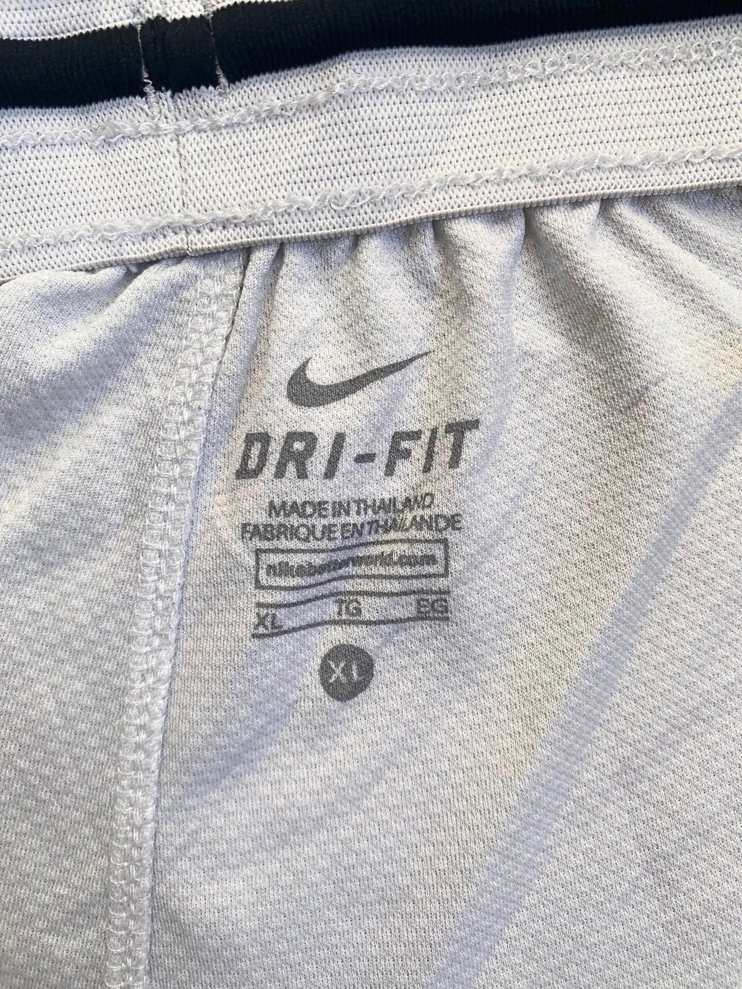 מכנס קצר NIKE לבן ושחור מידה- XL