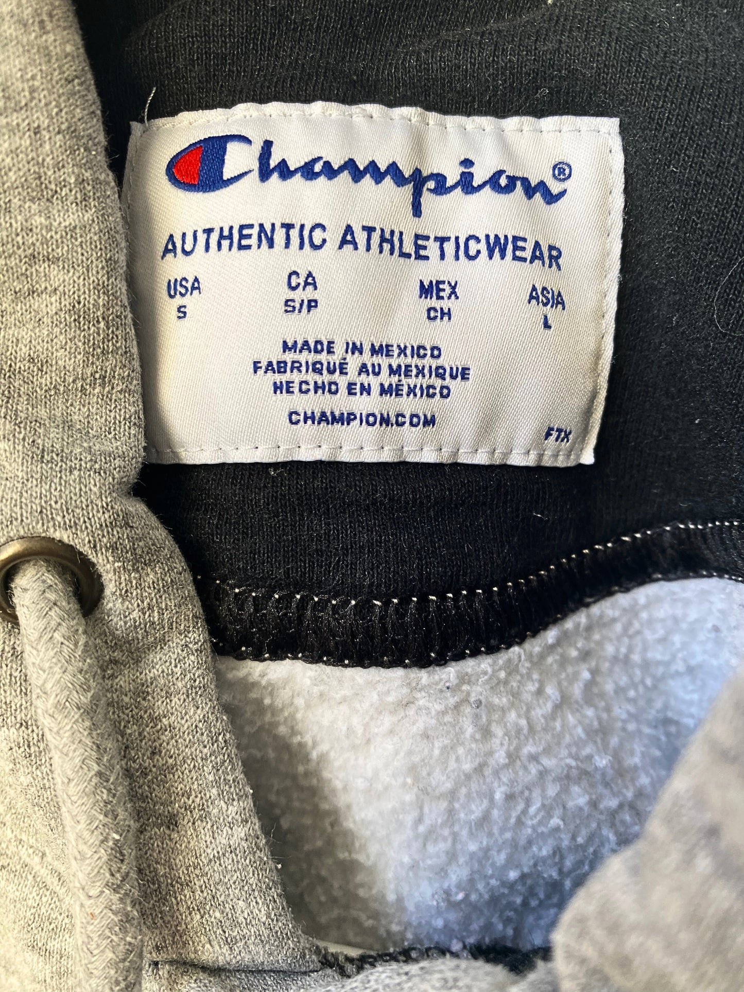 סווטצרט champion AUTHENTIC ATHLETICWEAR צבע אפור כיתוב כחול- מידה- S